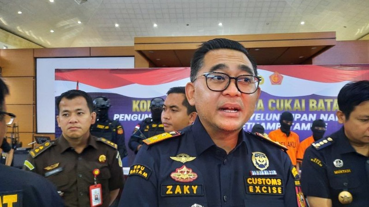 Bea Cukai Batam melakukan kajian untuk mencegah penyalahgunaan pendaftaran IMEI ponsel lewat joki, setelah mengamankan 42 iPhone dan 14 joki yang menggunakan data KTP Batam palsu untuk menghindari bea masuk dan pajak.