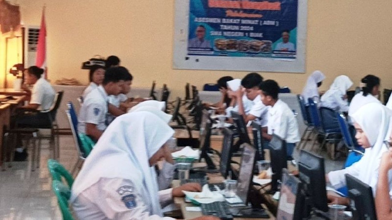 Dinas Pendidikan Biak Numfor menilai Rapor Pendidikan sebagai alat ukur komprehensif kualitas pendidikan,  memberikan data terintegrasi untuk perbaikan berkelanjutan dan perencanaan berbasis data, meskipun hasil untuk Biak Numfor masih ditunggu dari Kemen