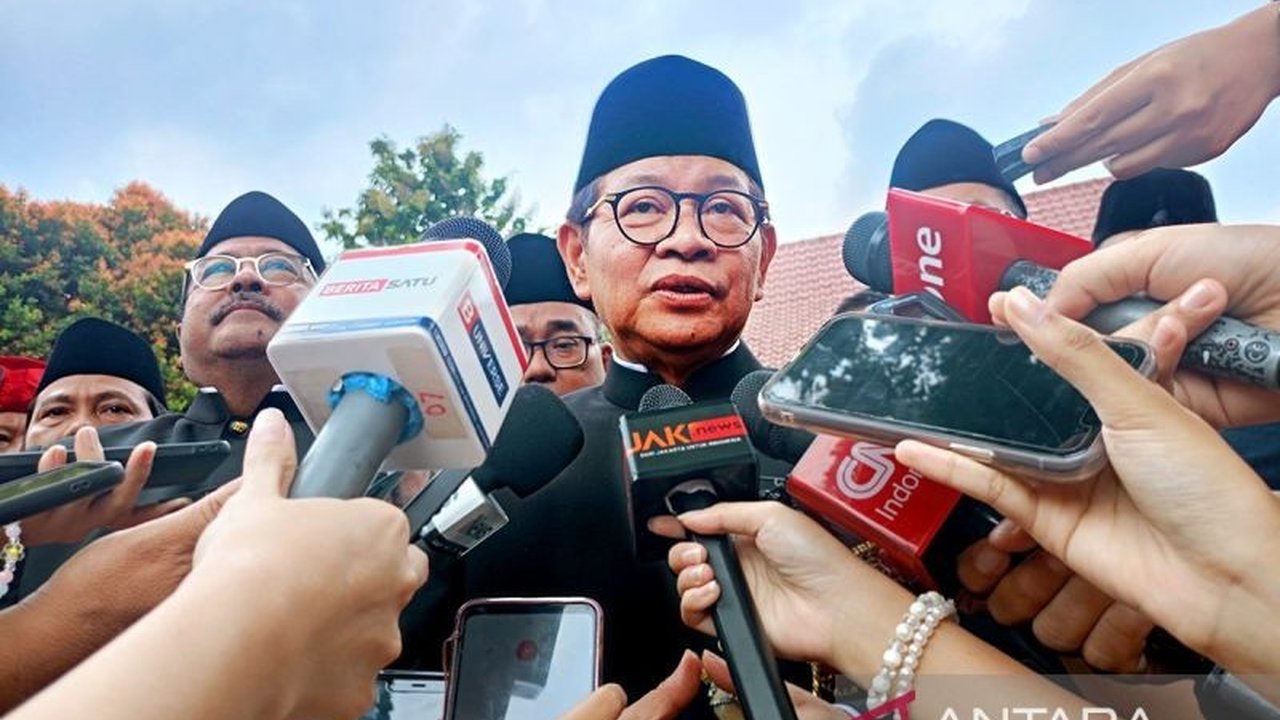 Berita terkini seputar DKI Jakarta mencakup upaya modifikasi cuaca untuk mencegah banjir, bantuan psikososial bagi korban banjir, janji Gubernur terkait ijazah, persetujuan pembangunan SUTET, dan kerjasama ketahanan pangan dengan Sidoarjo.