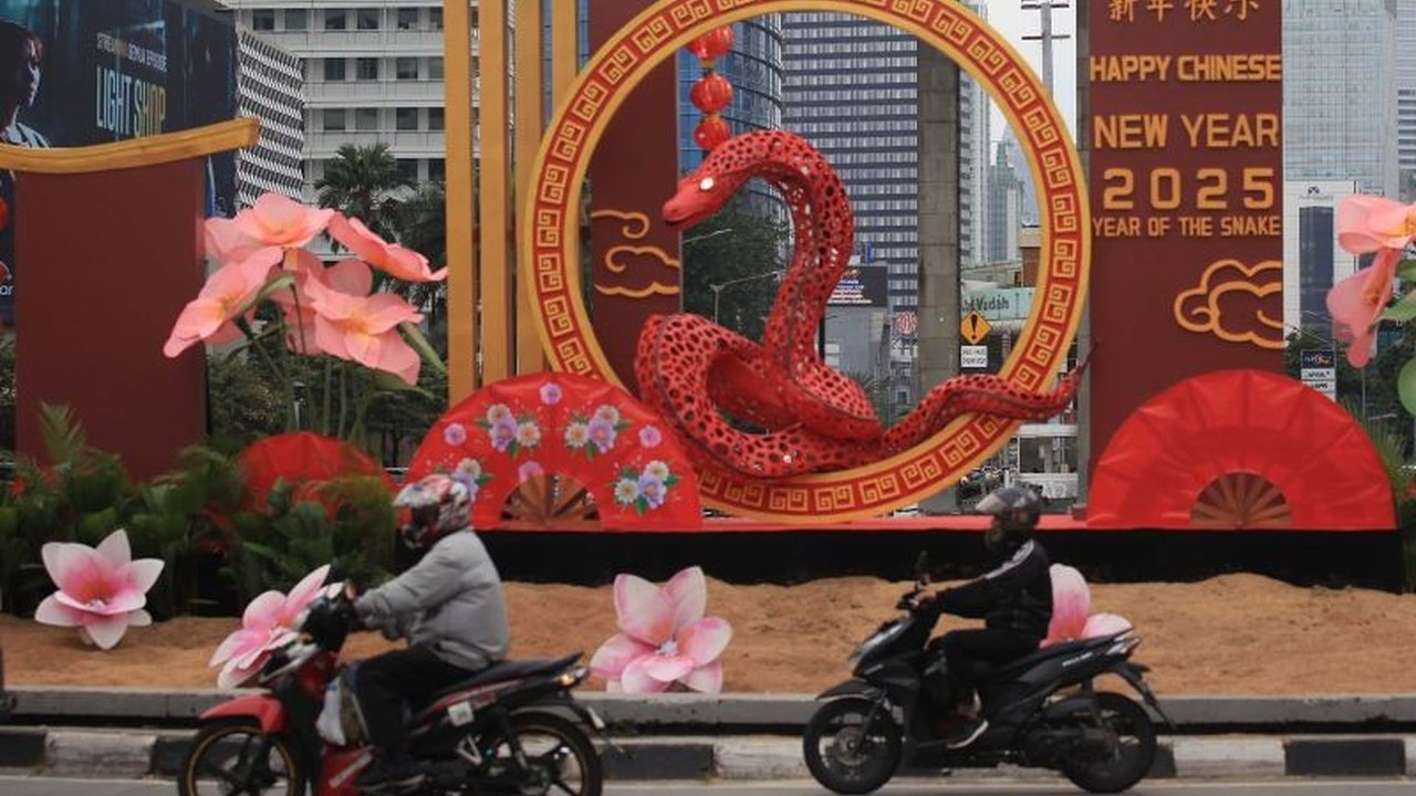 Polda Metro Jaya menyediakan layanan SIM keliling di dua lokasi di Jakarta pada hari Minggu, 02/2, mulai pukul 07.00-12.00 WIB, melayani perpanjangan SIM A dan C dengan persyaratan tertentu.