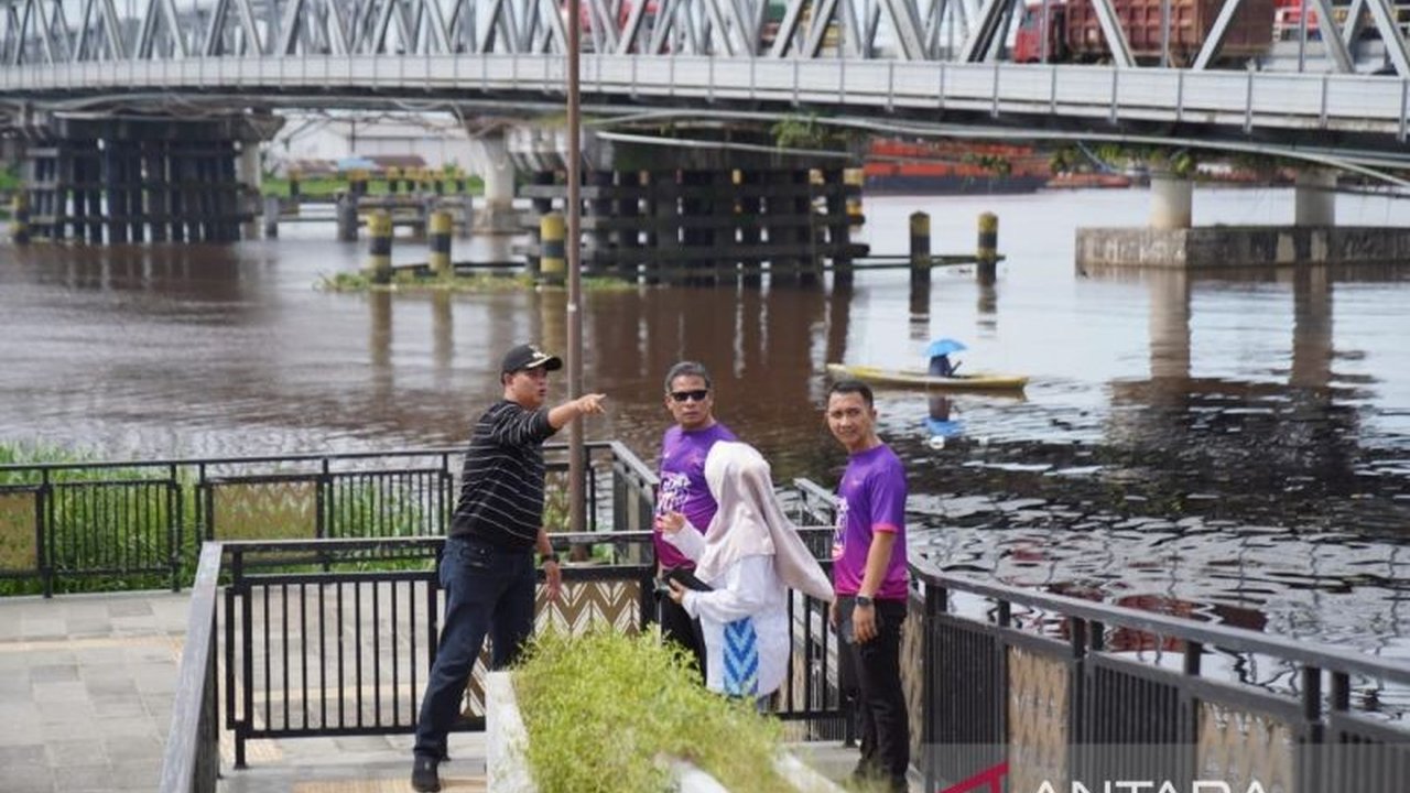 Pemkot Pontianak membangun pusat kuliner di setiap kecamatan untuk mendorong pertumbuhan UMKM, menciptakan lapangan kerja, dan meningkatkan keindahan kota, dengan tiga lokasi siap beroperasi.