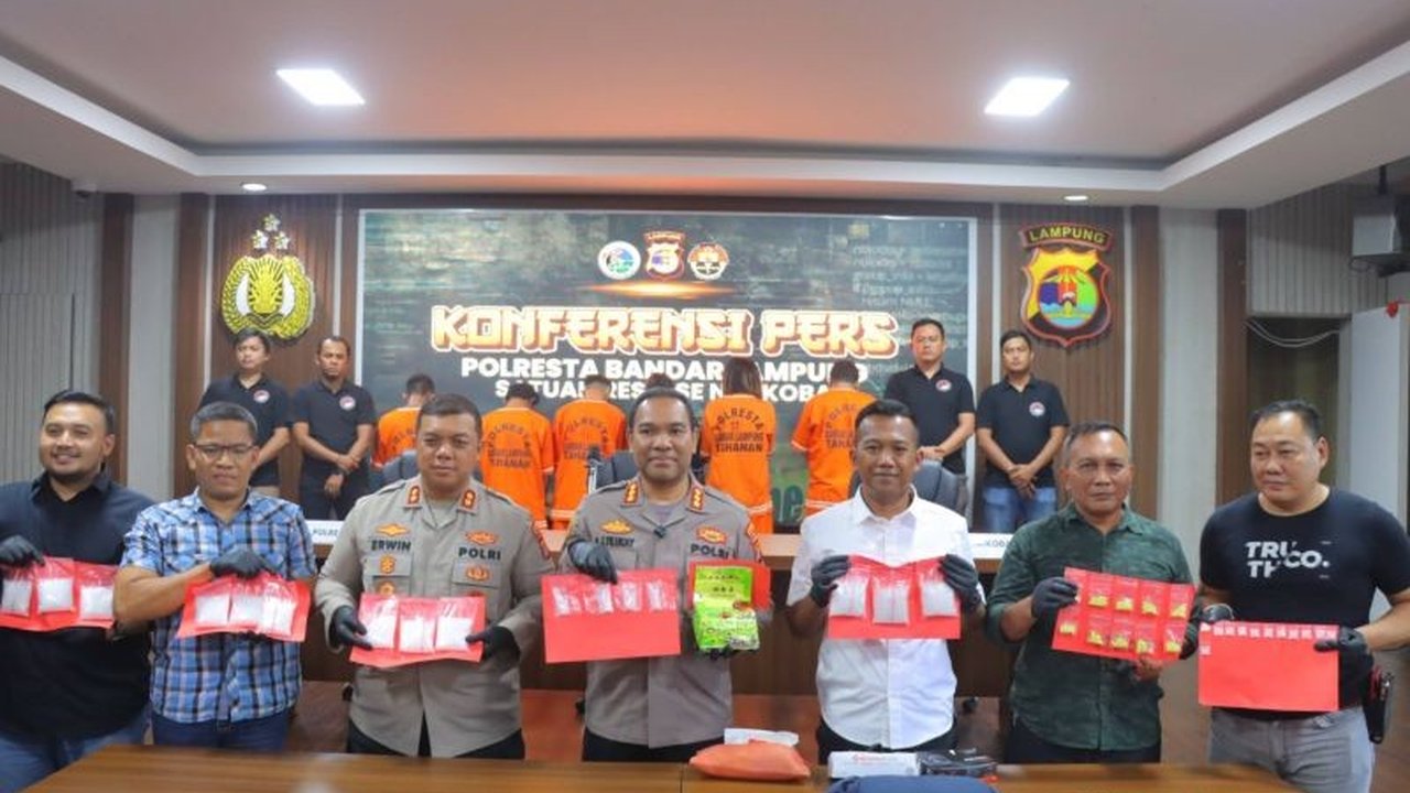 Polresta Bandarlampung menangkap seorang pengedar sabu seberat 2,2 kg di Kedaton, Bandarlampung,  berhasil menyelamatkan sekitar 110 ribu jiwa dari bahaya penyalahgunaan narkoba, dan mengamankan barang bukti lain seperti pil ekstasi.