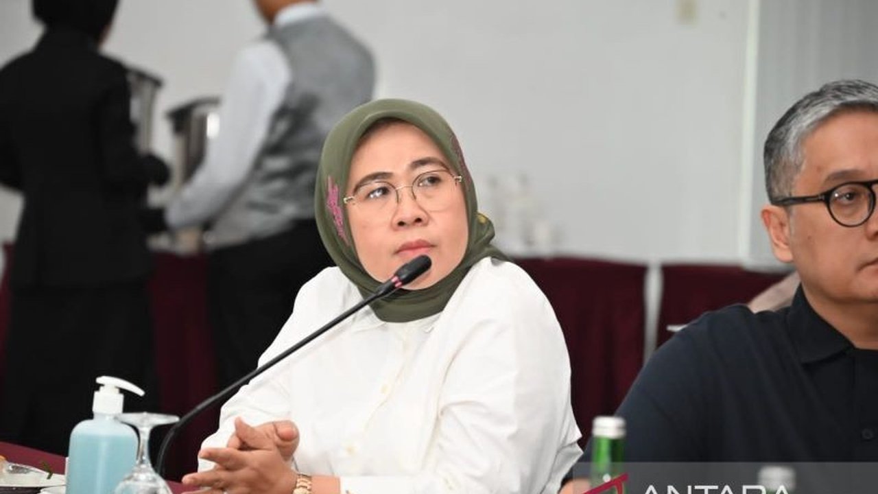 Anggota Komisi VII DPR, Siti Mukaromah, meminta Kemenpar mengevaluasi menyeluruh industri pariwisata Bali pasca-pandemi, menanggapi kasus kriminal dan penutupan Kampung Rusia, demi memaksimalkan potensi dan mencegah persaingan usaha yang tidak sehat.