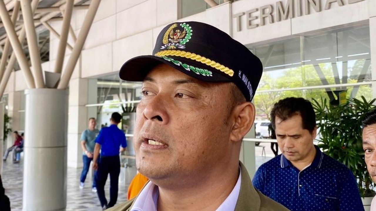 Ketua DPRD Kepri meminta penghentian seluruh aktivitas di kawasan hutan bakau Pulau Sugi, Karimun, menyusul laporan penjualan lahan tersebut ke perusahaan swasta, guna mencegah dampak lingkungan dan konflik sosial.