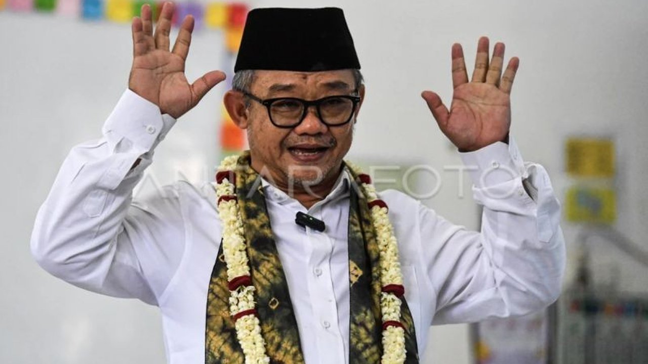 Kemendikbudristek berencana membantu lebih dari 249.000 guru non-S1 meningkatkan kualifikasi pendidikan mereka pada tahun 2025 melalui kemitraan dengan LPTK terakreditasi unggul, guna meningkatkan kualitas pembelajaran dan peran guru sebagai mentor bagi m