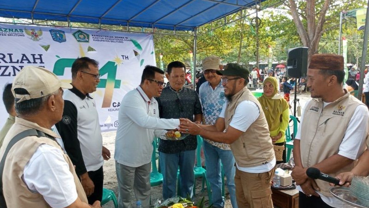 Baznas Belitung berkomitmen membantu pemerintah daerah dalam mengatasi kemiskinan melalui berbagai program unggulan, termasuk Kampung Zakat dan Z-Mart, serta berkolaborasi dengan UMKM.