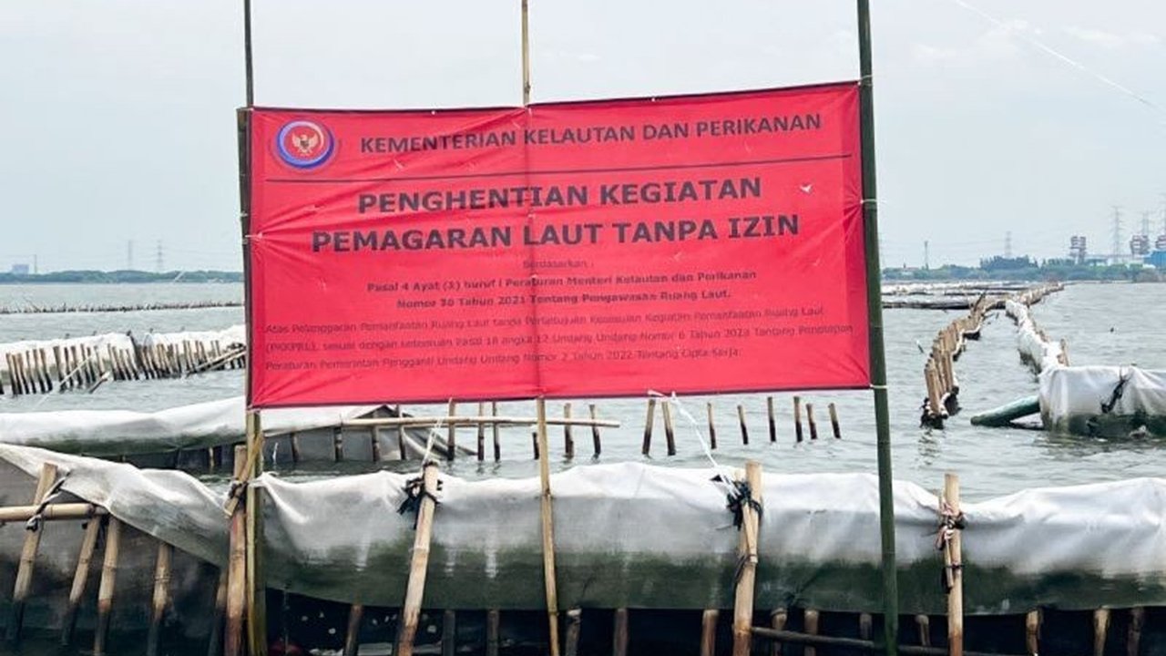 PT TRPN menghadapi sanksi dari Kementerian Kelautan dan Perikanan (KKP) terkait pembangunan pagar laut ilegal seluas lebih dari 76 hektare di perairan Bekasi, Jawa Barat, yang melanggar peraturan pemanfaatan ruang laut.