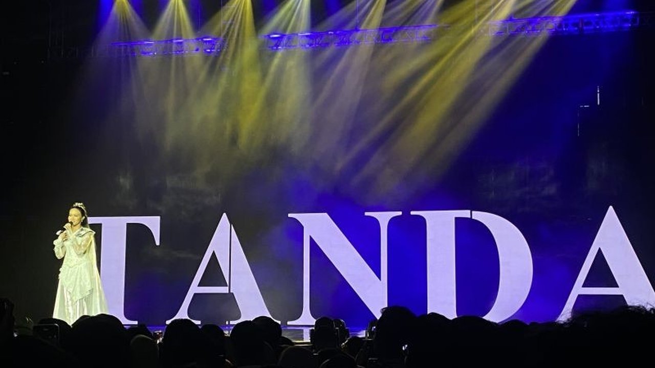 Penyanyi Yura Yunita meluncurkan lagu baru berjudul 