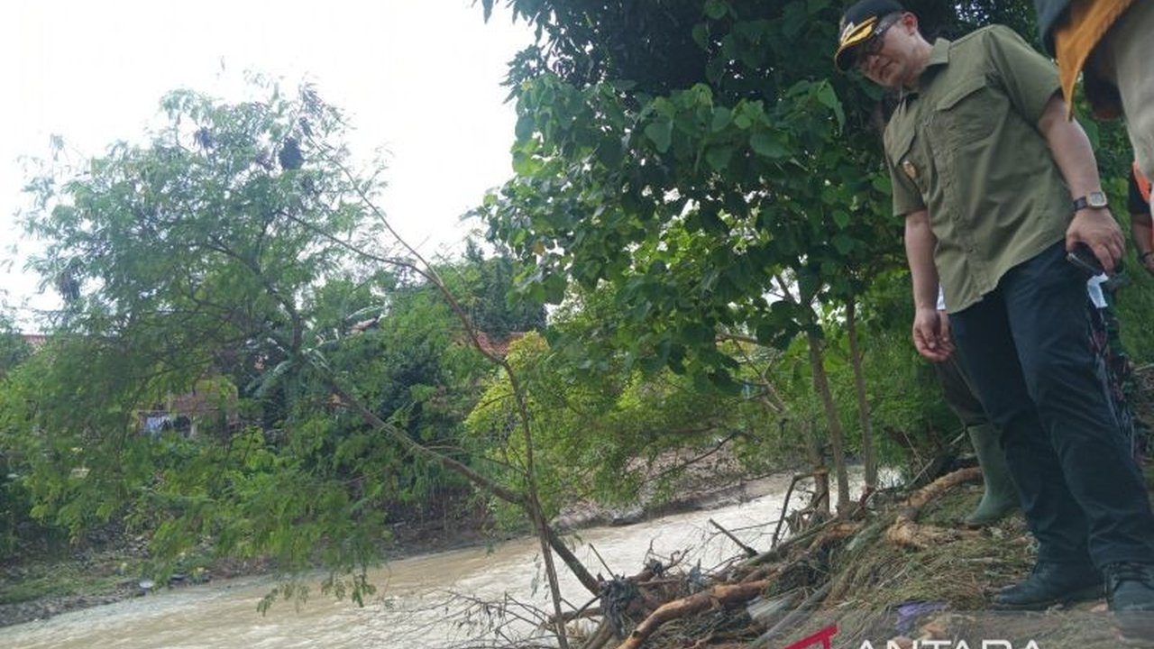 Pemkab Cirebon berkomitmen menangani dampak banjir Januari 2025 secara menyeluruh, dengan perbaikan infrastruktur dan normalisasi sungai dari wilayah timur hingga barat.