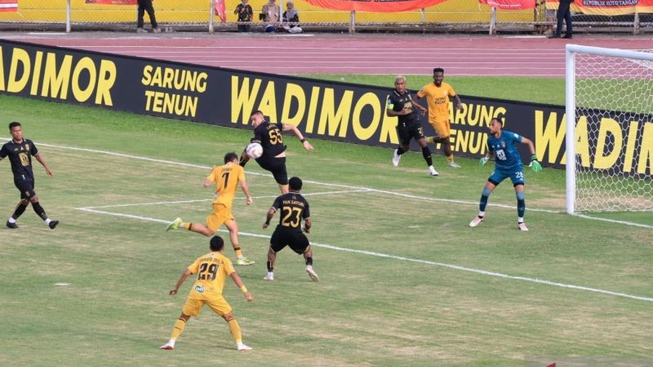 Semen Padang FC bermain imbang 1-1 melawan Malut United di BRI Liga 1, gagal meraih kemenangan dan tetap berada di zona degradasi meskipun menguasai pertandingan.
