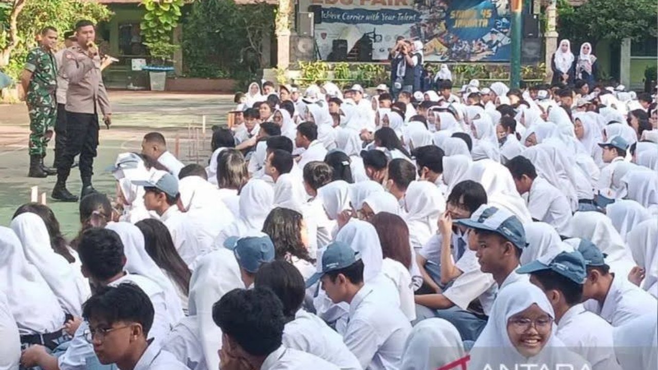 Polres Buol mengajak masyarakat, khususnya pemuda, untuk mencegah peredaran narkoba melalui edukasi di sekolah dan peran aktif orang tua serta guru, dengan data peningkatan kasus narkoba di Sulteng tahun 2024.