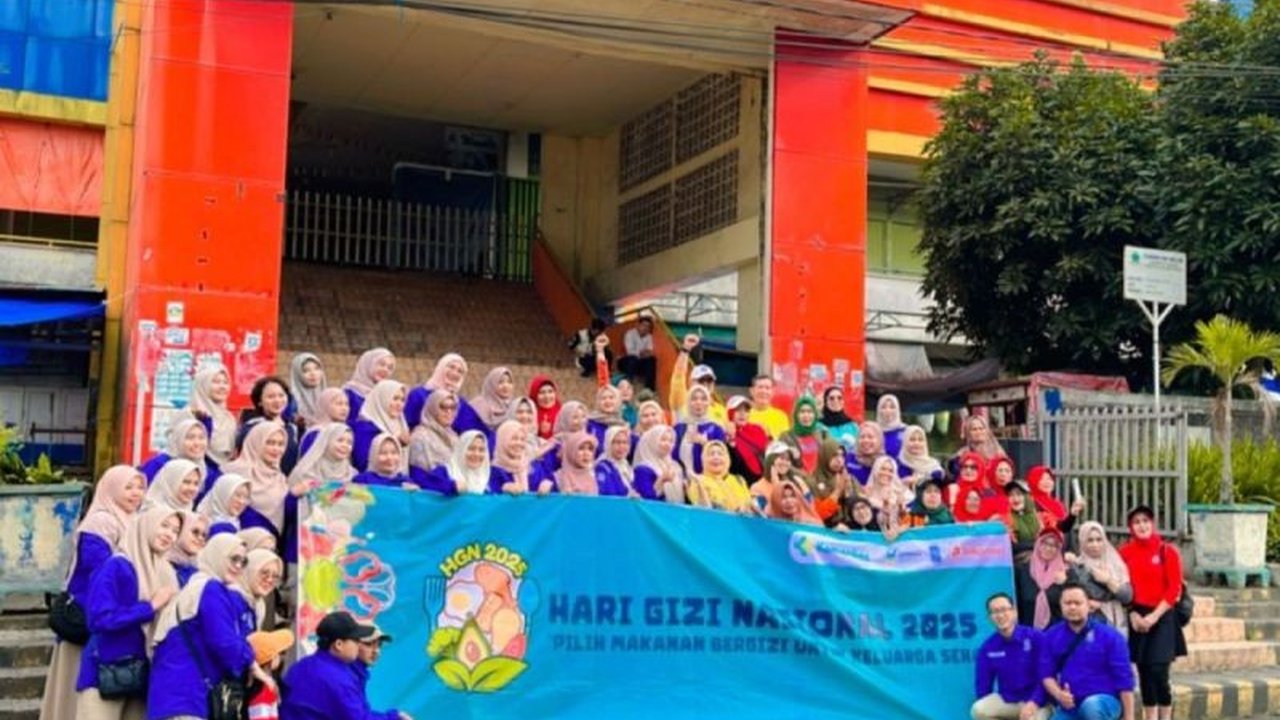 Dalam rangka Hari Gizi Nasional ke-65, Persagi Rejang Lebong membagikan ratusan kudapan bergizi berbahan lokal seperti singkong, daun kelor, dan ayam kepada warga di Car Free Day, Curup, guna mengedukasi pentingnya gizi seimbang.