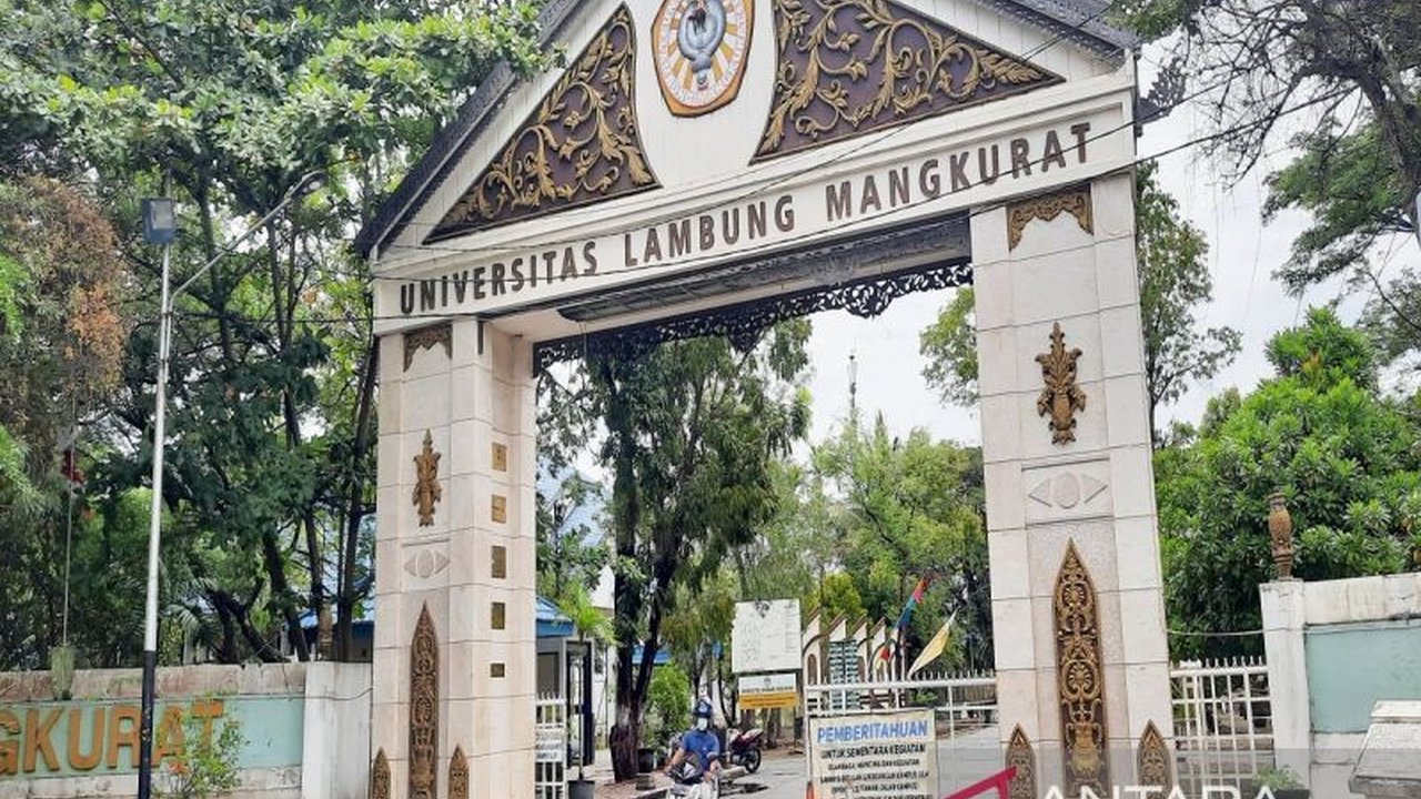 Universitas Lambung Mangkurat (ULM) berhasil meraih peringkat pertama kinerja riset se-Kalimantan dan peringkat 24 nasional versi SINTA 2024, menunjukkan peningkatan signifikan dalam penelitian dan pengabdian masyarakat.
