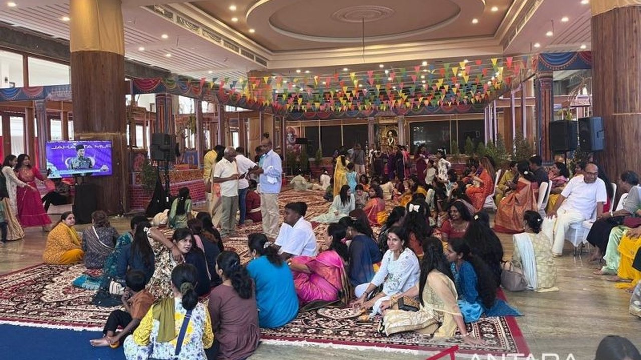 Umat Hindu dari India dan berbagai penjuru Indonesia turut merayakan peresmian megah Kuil Shri Sanathana Dharma Aalayam (Kuil Murugan) di Jakarta, yang juga dihadiri utusan Presiden Prabowo Subianto.