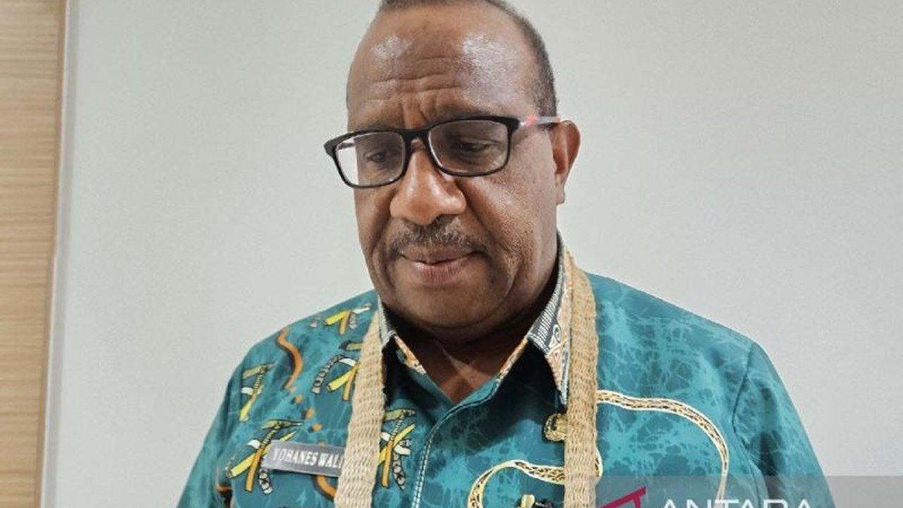 Pemerintah Provinsi Papua mengajak ASN dan masyarakatnya untuk memanfaatkan program beasiswa Australia Awards Indonesia guna meningkatkan kualitas SDM, khususnya bagi mereka yang memiliki keterbatasan finansial namun berprestasi akademik.