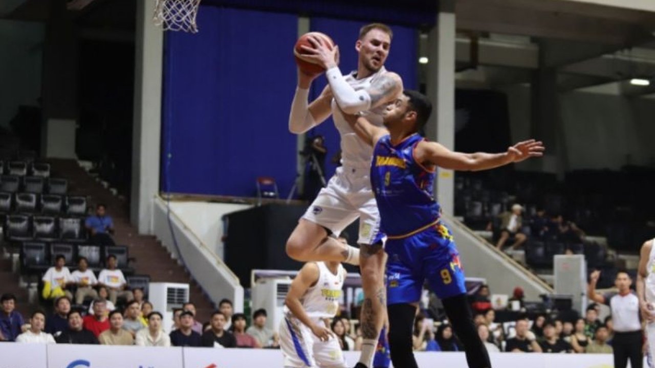 Prawira Bandung Hancurkan Rajawali Medan 74-53 di IBL 2025