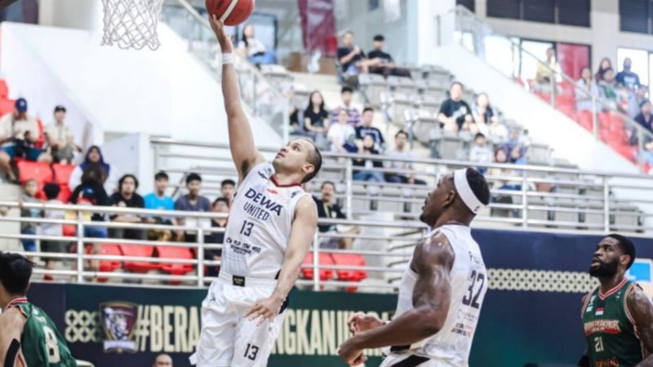 Pebasket Kaleb Ramot Gemilang dari Dewa United Banten resmi bergabung dengan 2.000 Points Club IBL, menyusul Andakara Prastawa dan Abraham Damar Grahita, menorehkan prestasi gemilang dalam kariernya.