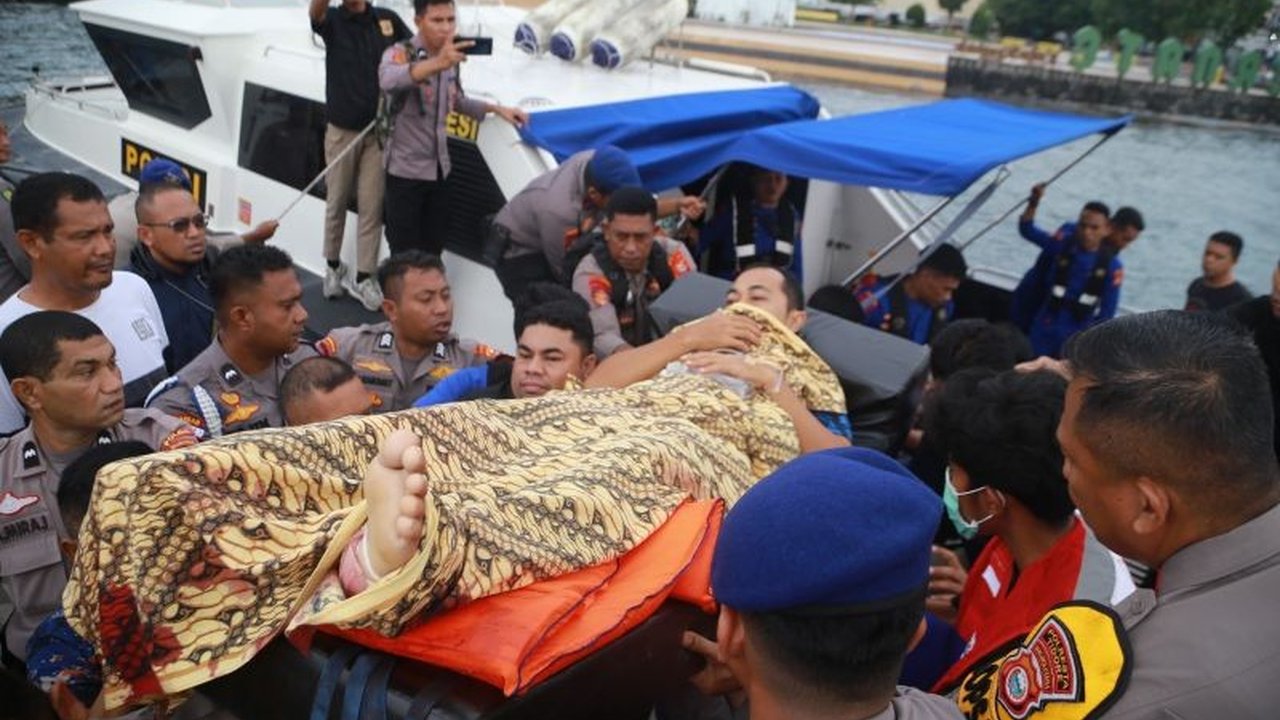 Tim gabungan, termasuk Polairud Polda Maluku Utara, fokus mengevakuasi korban ledakan speedboat Basarnas di perairan Tidore Kepulauan, Minggu (2/2), yang mengakibatkan korban jiwa dan hilang.