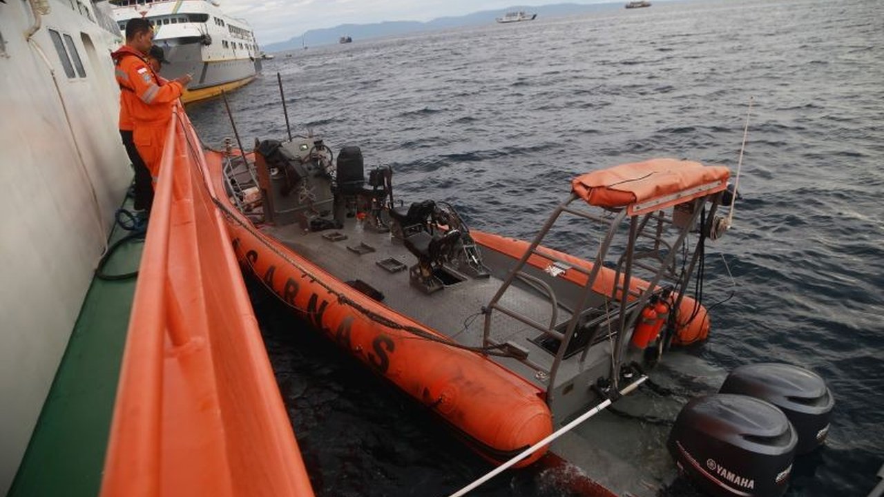 Ledakan speedboat Basarnas di perairan Ternate menewaskan tiga orang dan seorang jurnalis hilang, sementara tujuh lainnya selamat dan tengah menjalani perawatan medis.