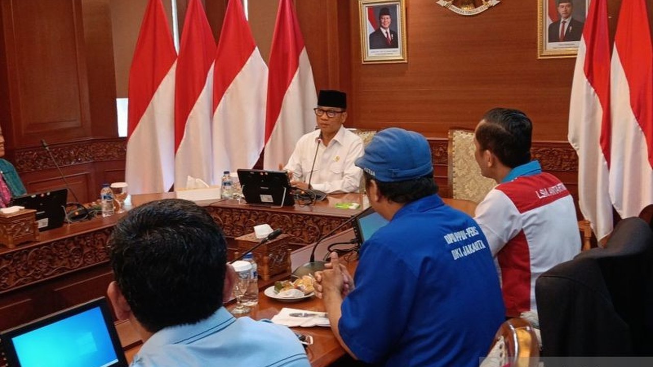 Mendes Yandri Ajak Laporkan Kades Koruptor Dana Desa