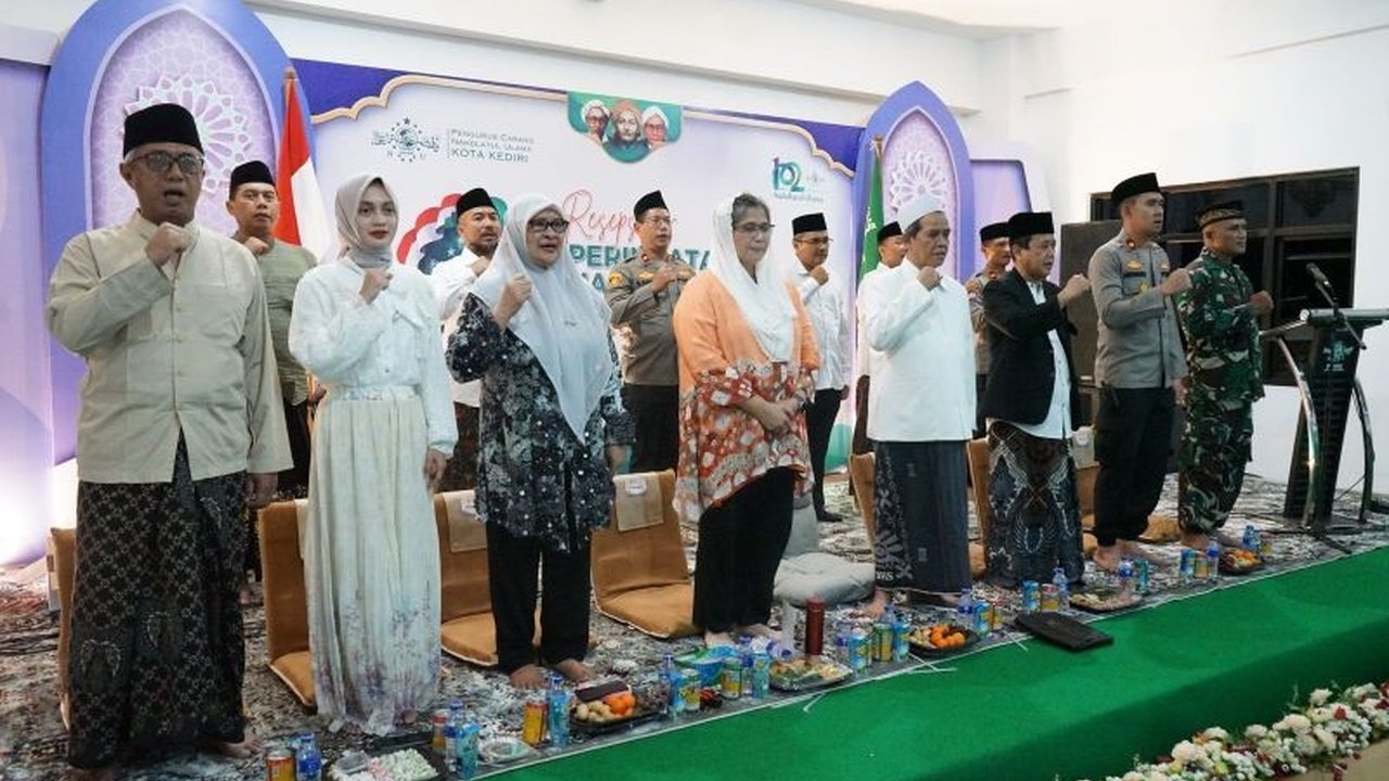 Pemkot Kediri mengapresiasi peran besar Nahdlatul Ulama (NU) dalam pembangunan bangsa, khususnya di bidang pendidikan, ekonomi, dan menjaga persatuan Indonesia, yang dirayakan dalam Harlah ke-102 NU.