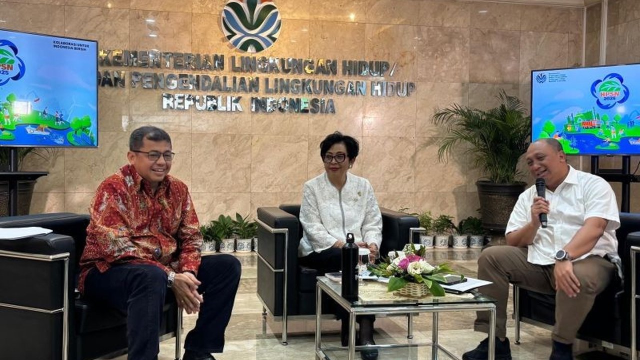 KLH mengkampanyekan pengurangan sampah lewat 'Asta Aksi Peduli Sampah' di HPSN 2025 dengan fokus pada aksi nyata di berbagai lokasi, mulai dari pesantren hingga kampus, guna mengatasi masalah sampah secara menyeluruh.