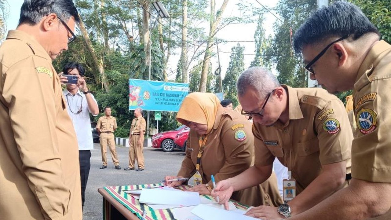 Dinas Kesehatan Pontianak berkomitmen meningkatkan kualitas pelayanan kesehatan masyarakat pada 2025 melalui penandatanganan penetapan kinerja (tapkin) untuk mencapai indikator pelayanan yang lebih baik dan efisien.