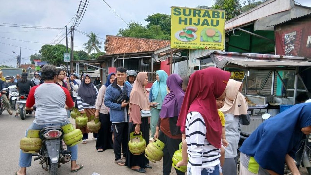 Pemerintah Kabupaten Tangerang mengklarifikasi isu kelangkaan gas elpiji 3 kg bersubsidi, menjelaskan bahwa distribusi kini langsung ke konsumen di pangkalan resmi, bukan ke pengecer, untuk mencegah kenaikan harga dan memastikan tepat sasaran.