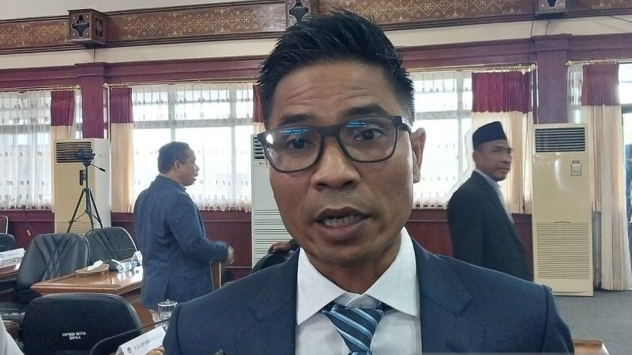 DPRD NTB mendesak Pemprov NTB untuk segera tanggap terhadap bencana banjir bandang dan tanah longsor di Bima yang telah menyebabkan korban jiwa dan kerusakan infrastruktur, serta mengkritik pejabat yang melakukan touring saat bencana terjadi.
