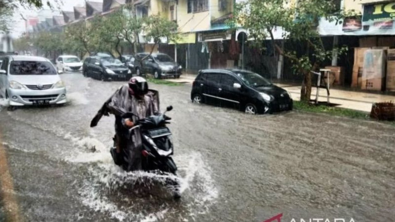 BMKG mengingatkan warga pesisir barat Aceh untuk mewaspadai potensi hujan disertai petir yang intensitasnya ringan hingga sedang, terutama di malam hari, hingga 7 Februari 2025 mendatang.