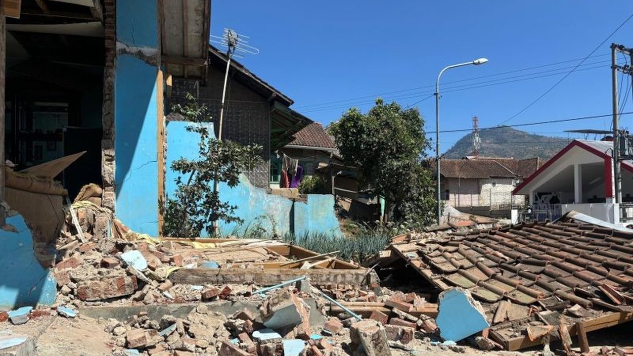 BMKG Bandung mencatat 106 gempa mengguncang Jawa Barat dan sekitarnya pada Januari 2025, dengan kekuatan terbesar 4,7 magnitudo dan terkecil 1,2 magnitudo, serta imbauan agar masyarakat tetap tenang dan waspada.