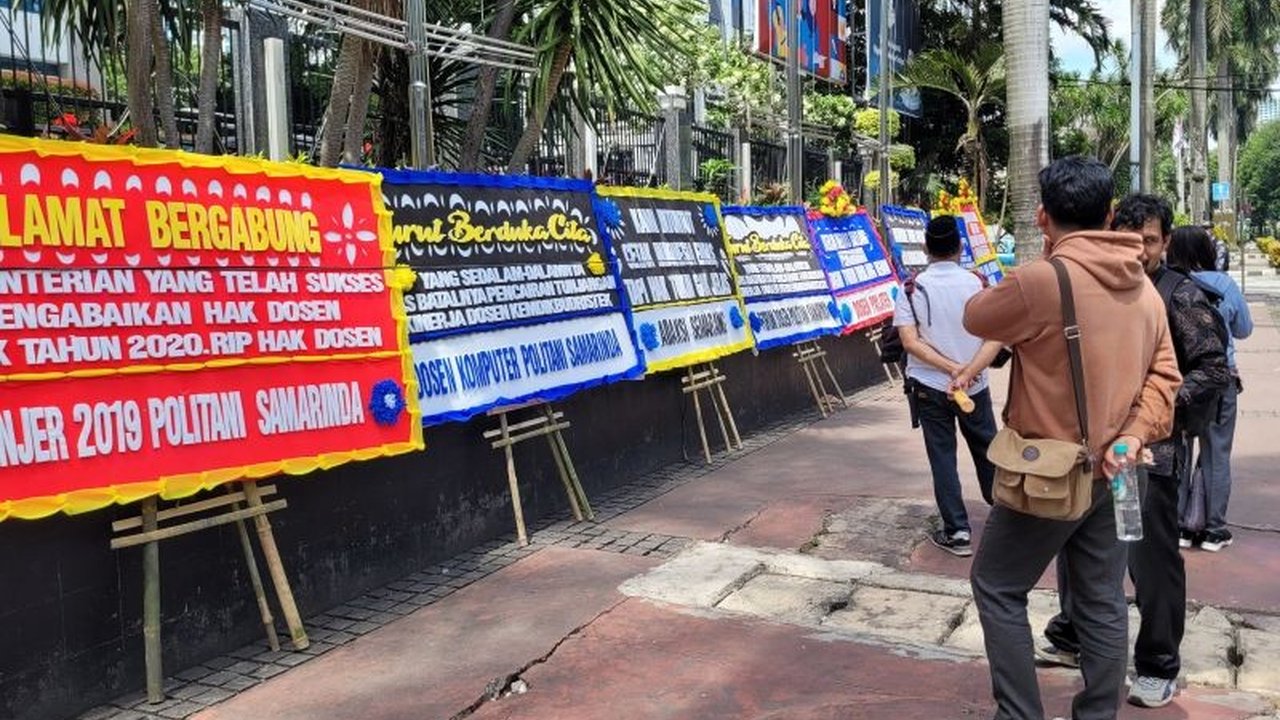 Anggota DPR Muhammad Nasir Djamil meminta pimpinan DPR memperjuangkan pembayaran tunjangan kinerja (tukin) dosen yang tertunda selama lima tahun, menyusul aspirasi dari Aliansi Dosen ASN Kemendiktisaintek Seluruh Indonesia.