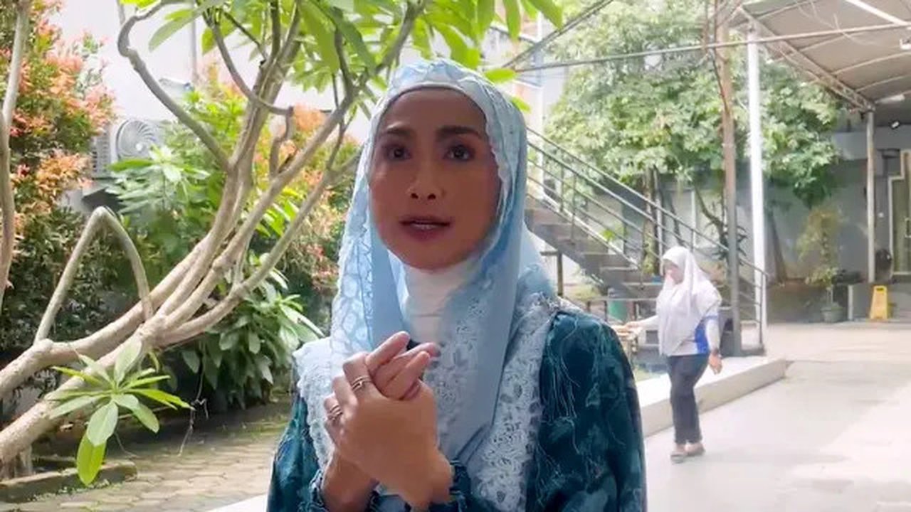 Desy Ratnasari saat ditemui di Kawasan Tendean, Jakarta Selatan, Senin (3/2/2025).