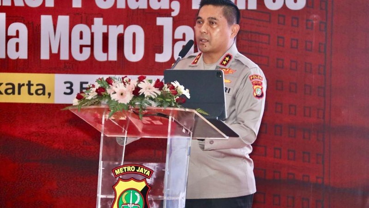 Kapolda Metro Jaya, Irjen Karyoto, menekankan pentingnya profesionalisme penyidik dan pelayanan prima kepada masyarakat, serta mengingatkan bahaya penyalahgunaan narkoba dalam arahannya kepada jajaran Polda Metro Jaya.