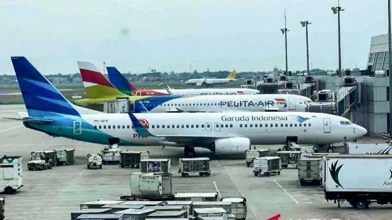 Bandara Soekarno-Hatta dan Ngurah Rai masuk 100 besar bandara terbaik dunia versi Skytrax berkat peningkatan pelayanan dan transformasi infrastruktur, naik peringkat dari tahun sebelumnya.
