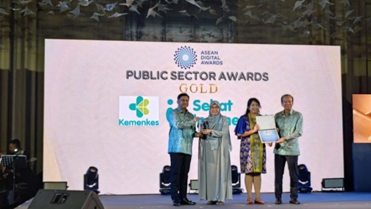 Kementerian Kesehatan Indonesia memenangkan penghargaan Gold Award di ASEAN Digital Awards 2025 untuk aplikasi Sehat IndonesiaKu (ASIK) berkat keberhasilannya mentransformasi layanan kesehatan digital.