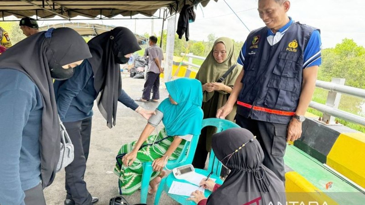 Rumah Sakit Bhayangkara Banjarmasin memberikan layanan kesehatan gratis kepada puluhan warga terdampak banjir di Banjarbaru dan Kabupaten Banjar, Kalimantan Selatan, yang disebabkan oleh curah hujan tinggi dalam beberapa pekan terakhir, meskipun belum dit