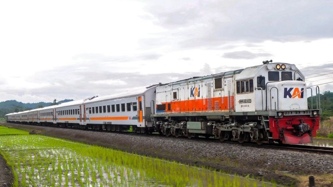 Sebanyak 304 calon penumpang kereta api membatalkan tiket mereka untuk keberangkatan 3-5 Februari 2025, karena penutupan jalur rel di Jawa Tengah akibat banjir.