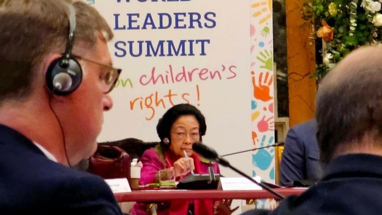 Megawati Soekarnoputri menekankan pentingnya World Leaders Summit on Children's Rights di Vatikan untuk memperkuat komitmen global dalam melindungi hak-hak anak di tengah berbagai tantangan global.