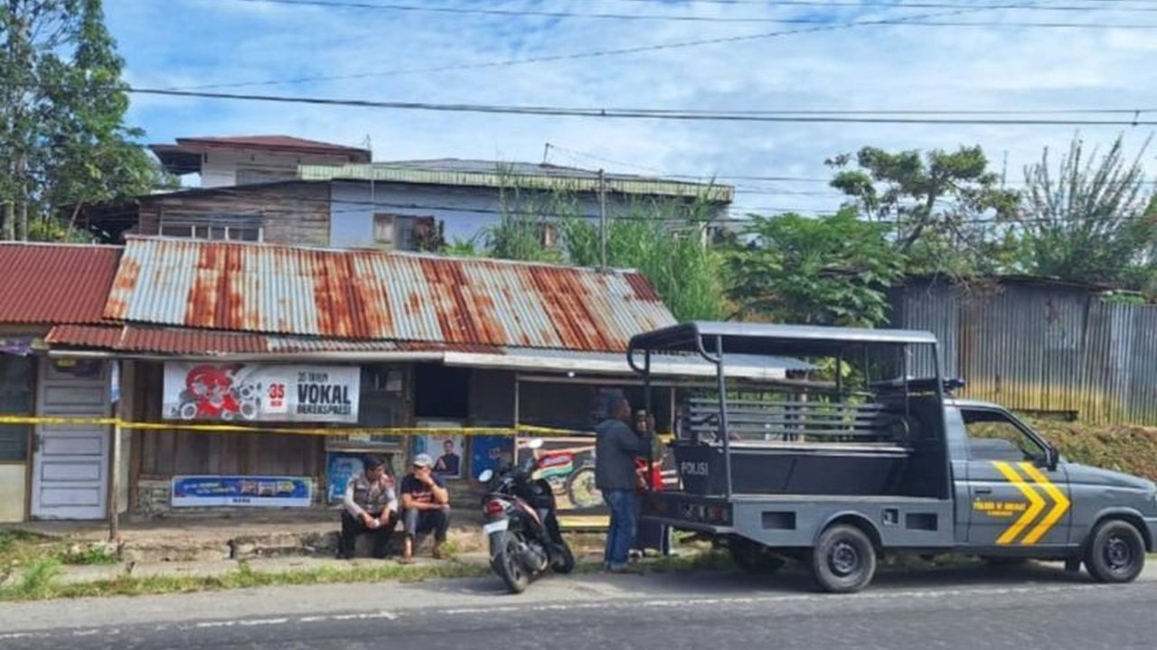 Polisi di Bukittinggi memburu pelaku perampokan disertai penganiayaan terhadap seorang pemilik warung di Lundang, Agam, Sumatera Barat, yang mengakibatkan kerugian materiil dan korban luka-luka.