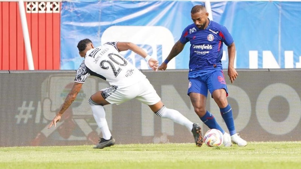 Asisten pelatih Bali United, Kleberson dos Santos, mengungkapkan kegagalan timnya menaklukkan Arema FC disebabkan oleh banyaknya peluang emas yang gagal dikonversi menjadi gol, ditambah kesalahan fatal di lini belakang yang berujung gol kemenangan Arema.