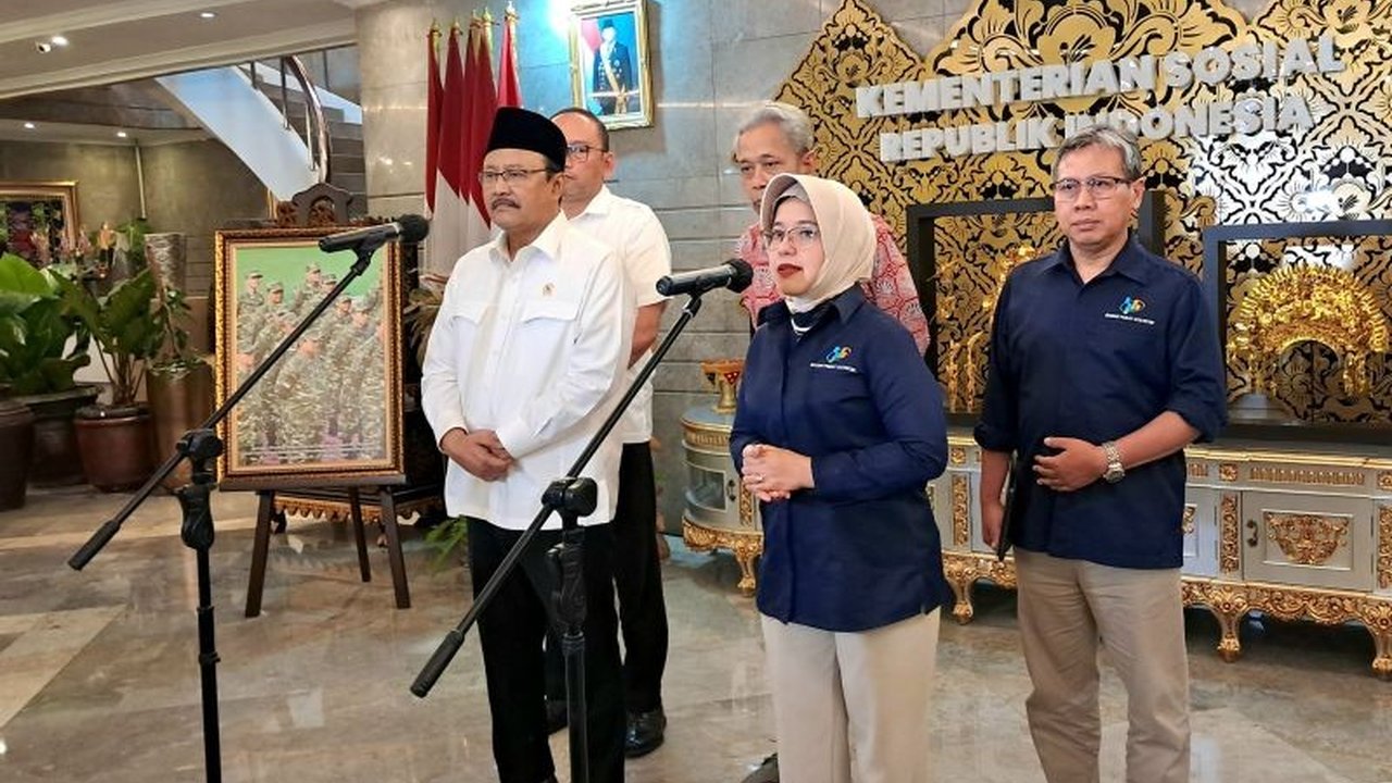 Proses penyusunan Data Tunggal Sosial Ekonomi Nasional (DTSEN) telah memasuki tahap akhir dan ditargetkan rampung serta diumumkan pada bulan Februari 2025, mengintegrasikan data DTKS, Regsosek, dan P3KE untuk peningkatan kesejahteraan sosial.