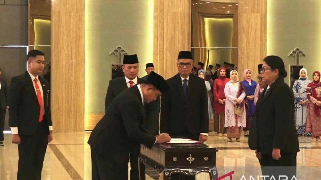 Menko Kumham Yusril Ihza Mahendra melantik 28 pejabat tinggi dan manajerial di lingkungan Kemenko Kumham pada Senin, 3 Juli 2023, guna meningkatkan efektivitas, efisiensi, dan transparansi pemerintahan dalam sektor hukum, HAM, imigrasi, dan pemasyarakatan