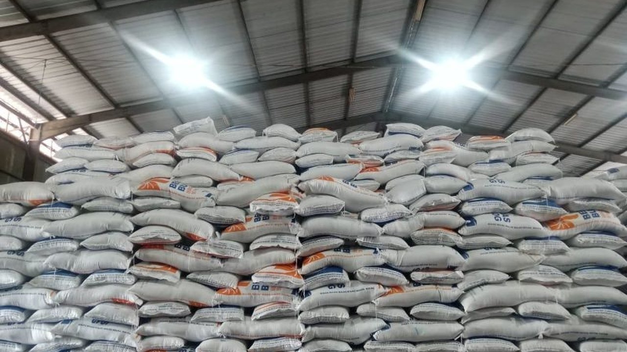 Perum Bulog Cabang Belitung memastikan stok beras mencapai 1.422 ton pada awal Februari 2025, cukup untuk memenuhi kebutuhan masyarakat selama tiga bulan ke depan, termasuk menjelang Ramadhan.