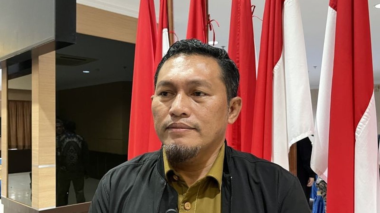 Pemerintah Provinsi Kepri mengalokasikan Rp127 miliar untuk membangun 10 Pembangkit Listrik Tenaga Surya (PLTS) di pulau-pulau tertinggal, terdepan, dan terluar (3T) guna mengatasi terbatasnya akses listrik bagi sekitar 50 pulau berpenghuni.