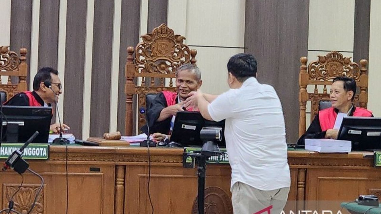 Mantan Pejabat Pembuat Komitmen (PPK) Yofi Okatriza mengakui menerima suap Rp30 miliar dari sejumlah proyek di Direktorat Jenderal Perkeretaapian, lebih rendah dari dakwaan jaksa sebesar Rp55,6 miliar.