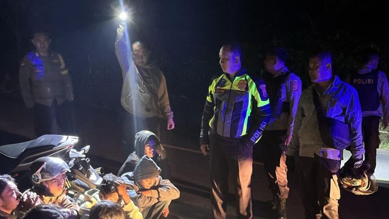 Polres Lampung Barat meningkatkan patroli malam untuk mencegah balap liar dan tawuran, mengamankan 21 motor, dan mensosialisasikan keamanan lingkungan.