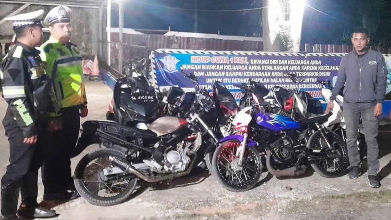 Polisi Aceh Timur mengamankan sembilan sepeda motor yang digunakan untuk balap liar di Jalan Raya Medan-Banda Aceh, merespon laporan warga terkait gangguan keamanan dan keselamatan pengguna jalan.