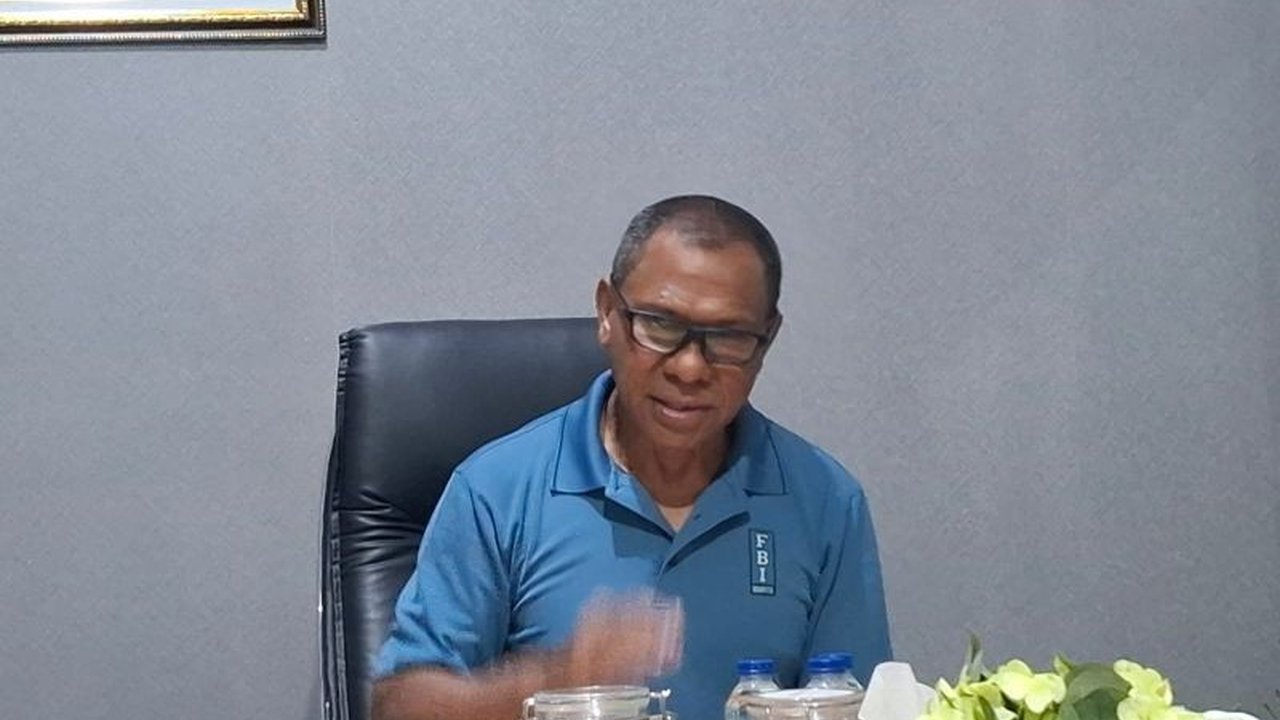 Pasangan Gubernur dan Wakil Gubernur NTT terpilih, Melki Laka Lena dan Johny Asadoma, memprioritaskan pengurangan utang daerah senilai Rp1,3 triliun dalam 100 hari pertama kepemimpinan mereka,  sekaligus berupaya meningkatkan Pendapatan Asli Daerah (PAD).