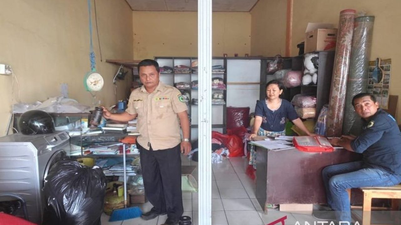 Di Palangka Raya, puluhan usaha laundry menjalani tera ulang timbangan pada Januari 2025 untuk memastikan keakuratan pengukuran dan melindungi konsumen, sesuai UU No. 2 Tahun 1981.